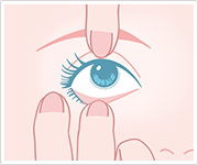 イメージ：黒目がやや上に向くように見上げます。